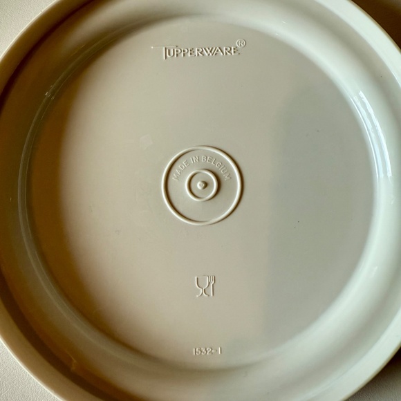 Vintage Tupperware 3-Tier Pedestal Stand – Modular Cake and Serving Display - Picture 5 of 15